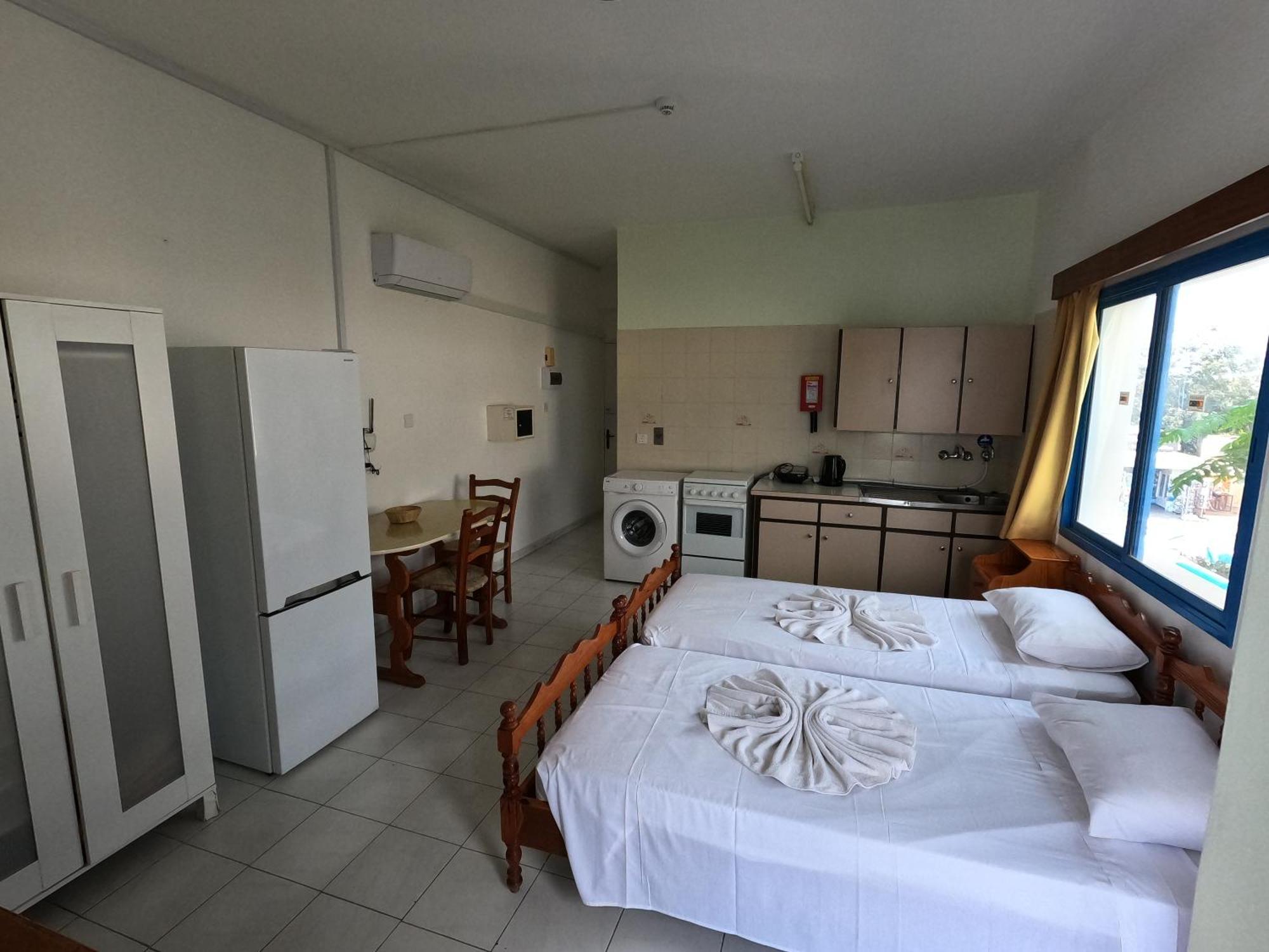 Island Budget Apartments Paphos Exterior foto