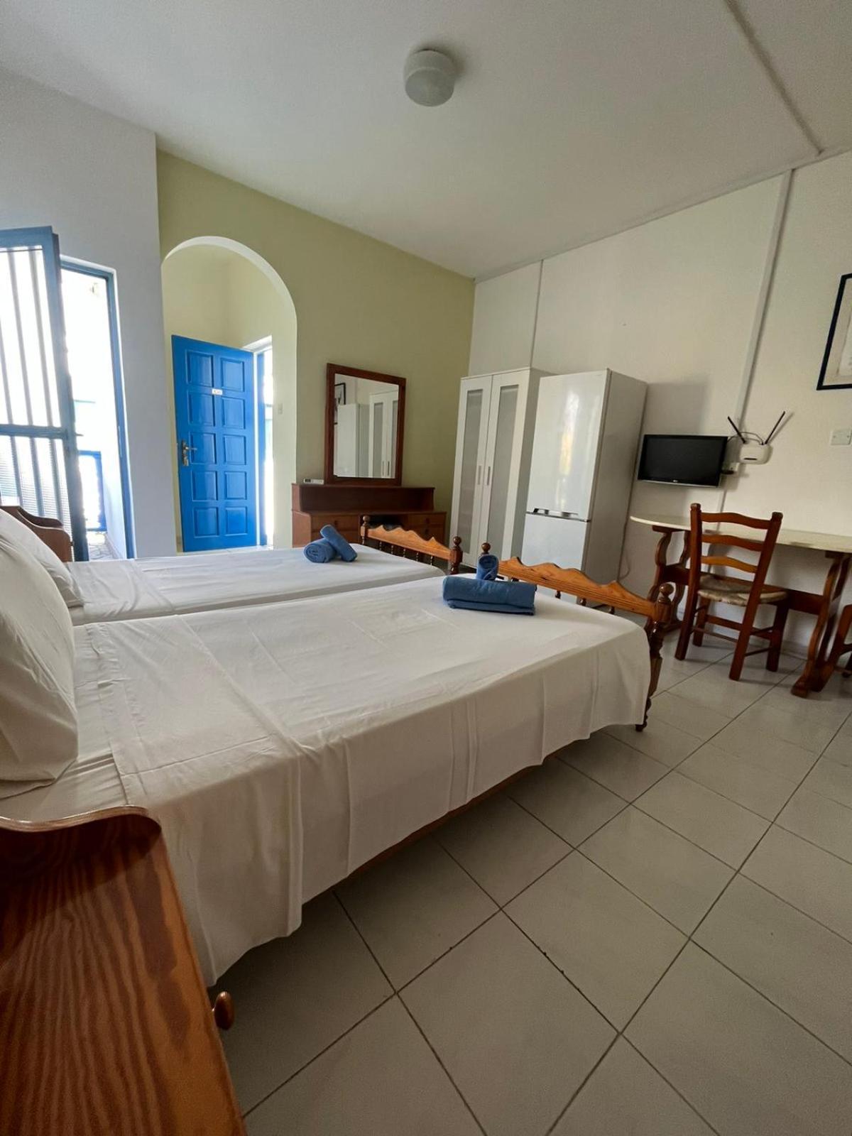 Island Budget Apartments Paphos Exterior foto